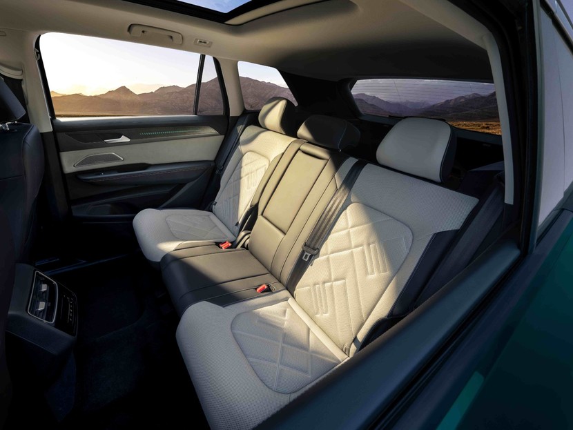 全新揽巡上市，空间超5米轴距近3米