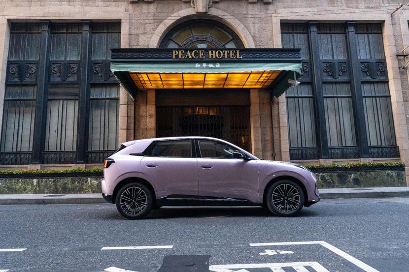 北极光贯穿灯组亮眼 极狐T1新设计语言定义灵动美学