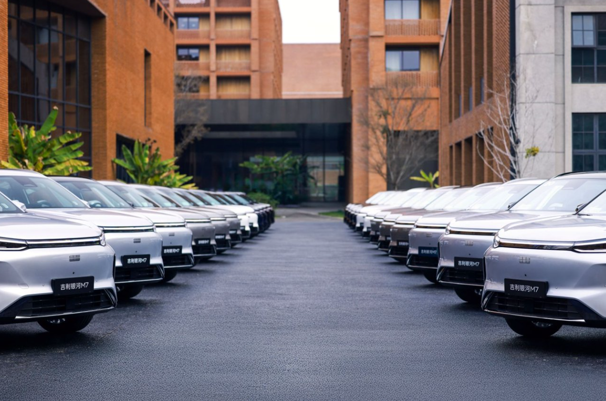 13.98万起！吉利银河M7预售，麋鹿实测高达81km/h！